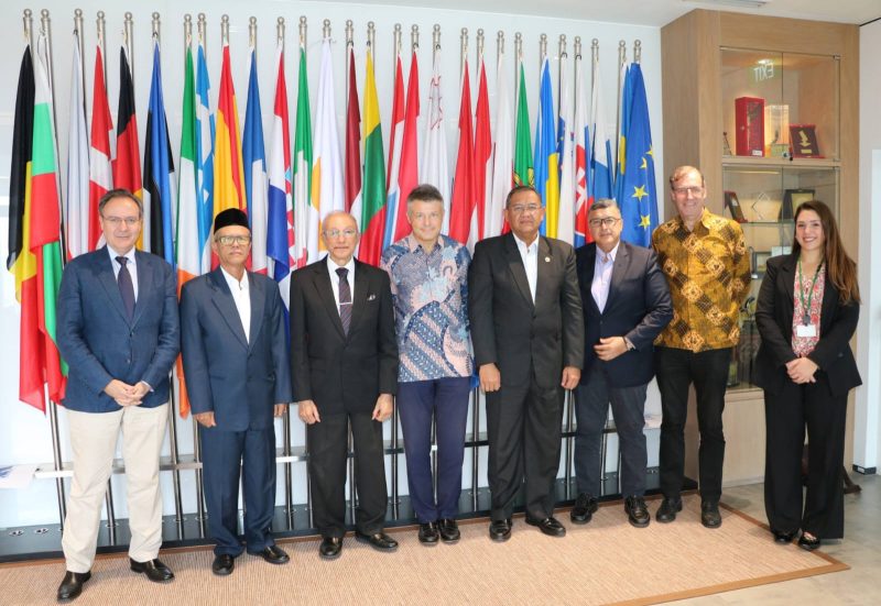 Wali Nanggroe hadir bersama delegasi, termasuk anggota Tim Evaluasi Implementasi MoU Helsinki, yakni Prof. Dr. Syahrizal Abas, Prof. Dr. Yusri Yusuf, dan Dr. Raviq, Kamis (18/12/2025).malam