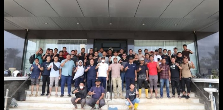 Direktur Utama Bank Aceh, Fadhil Ilyas, menunjukkan komitmennya dengan turun langsung ke Cabang Kuala Simpang (06/12/2025).