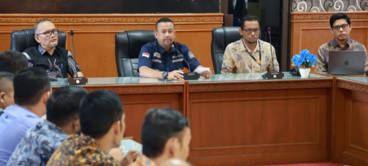 Plt. Kepala Dinas Sosial Aceh, Chaidir, SE., MM, yang menyampaikan pentingnya kegiatan ini dalam meningkatkan kualitas pengelolaan anggaran dan aset daerah,(18/12/2025).