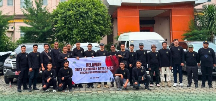 Plh Kepala Dinas Pendidikan Dayah (Disdik Dayah) Aceh, Andriansyah, S.Ag., M.H., mengerahkan tim relawan yang berjumlah 38 orang untuk membantu penanganan bencana di wilayah tersebut. Tim relawan ini dijadwalkan berangkat pada Minggu, (28/12/2025).