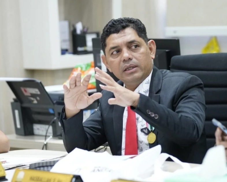 Hasballah Anggota Komisi lll DPRA menekankan bahwa pengusaha lokal memiliki pengetahuan dan pengalaman yang lebih baik tentang kondisi dan kebutuhan masyarakat Aceh, minggu (04/01/2026).