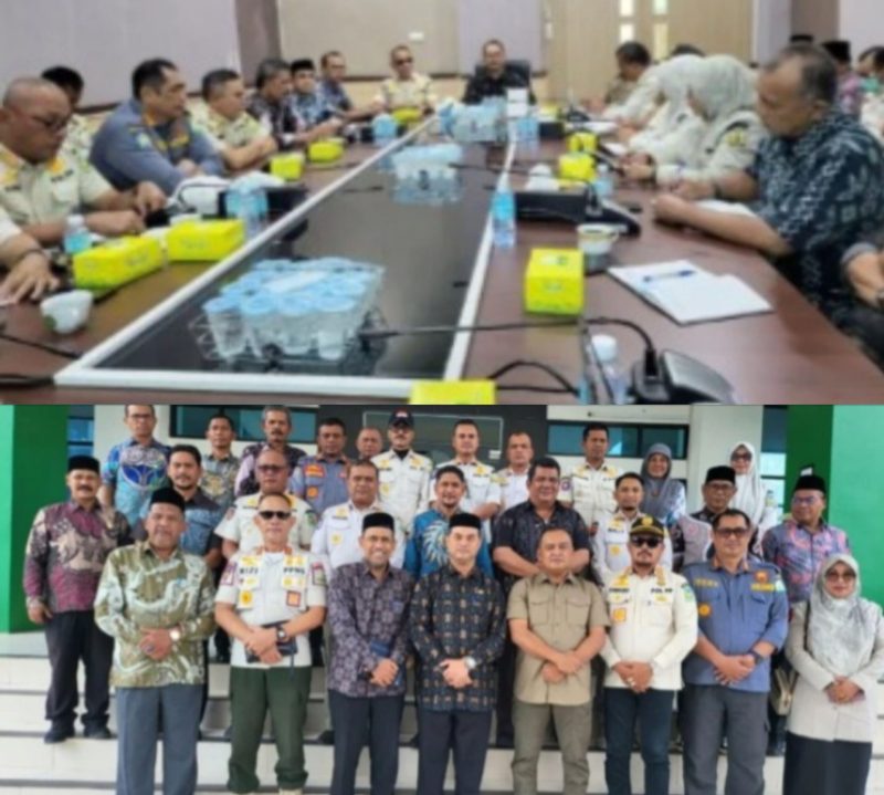 Kadis DI  Aceh Bapak Zahrol Fajri, S.Ag., MH, didampingi oleh pejabat Eselon 3 DSI, serta Kasatpol PP dan WH dari Banda Aceh dan Aceh Besar, melaksanakan Rapat Koordinasi (Rakor) untuk membahas laporan masyarakat. Rakor ini berlangsung pada hari Kamis, (15/01/2026)