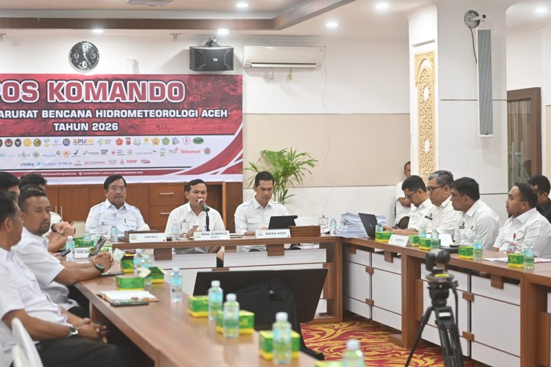 Wakil Gebernur Aceh menggelar rapat percepatan penyerahan data kerusakan rumah pascabencana di Kantor Gubernur Aceh, Rabu (7/1/2026).