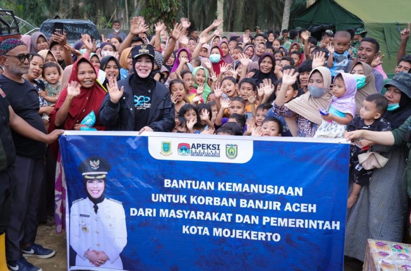 Wali kota Illiza untuk yang kedua kalinya itu, buka hanya mengemban misi menghantarkan bantuan saja, namun juga memulihkan masa depan pendidikan daerah tersebut,
Bukan tanpa alasan, orang nomor satu di Kota Banda Aceh saat tiba di Aceh Tamiang, Minggu,(4/1/2026)