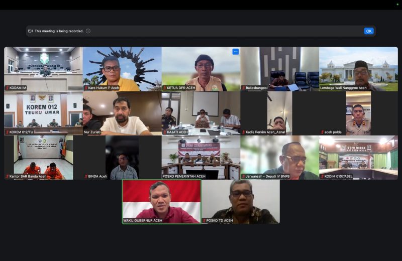 Gubernur Aceh, Muzakir Manaf di dampingi Wakil Gubernur Aceh, Fadhlullah, SE beserta unsur Forkopimda Aceh serta SKPA terkait menetapkan perpanjangan ketiga status tanggap darurat Bencana Hidrometeorologi Aceh Tahun 2026, selama 14 hari  terhitung 9 s/d 22 Januari 2026 secara daring, Kamis, (08/01/2026).