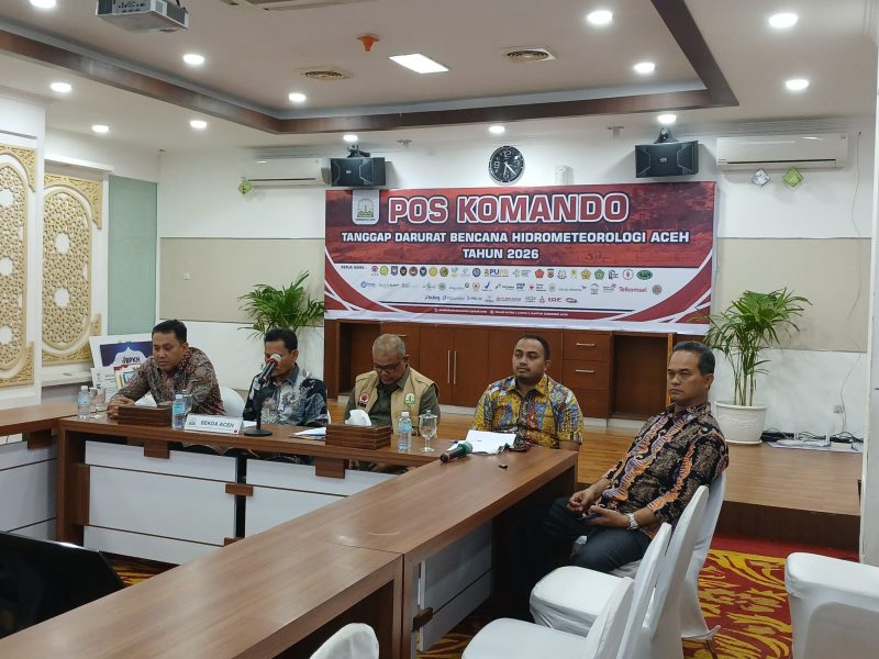 (Karo Adpim)Setda Aceh, Akkar Arafat, S.STP, M.Si, menghadiri rapat perpanjangan ketiga status tanggap darurat bencana hidrometeorologi Aceh secara virtual melalui platform Zoom, Rapat ini berlangsung di ruang rapat Posko Tanggap Darurat Bencana Banjir dan Longsor Aceh, yang berlokasi di kantor Gubernur Aceh, pada hari Kamis, (08/01/2026).