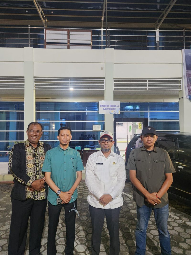 Sekdako Banda Aceh Jalaluddin menyampaikan fasilitas yang lebih representatif tersebut merupakan bentuk kolaborasi nyata lintas instansi
dan peningkatan kualitas pelayanan publik, khususnya pelayanan pajak kendaraan bermotor bagi masyarakat, Jumat, (09/01/2026).