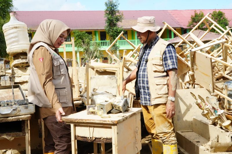 Kadisdik Aceh, Murthalamuddin, bersama Ketua TP PKK Aceh, Kak Na, mengunjungi SMA Negeri 1 Kejuruan Muda pada Minggu, (11/01/2026),