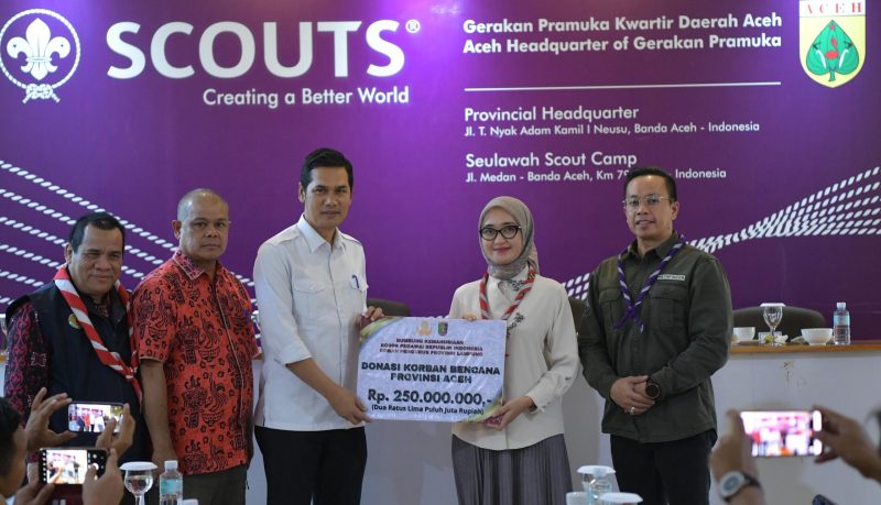 Sekretaris Daerah Aceh, M. Nasir, S.IP, MPA menerima bantuan bencana dari pemerintah lampung yang diserahkan langsung oleh Wakil Gubernur Lampung dr. Jihan Nurlela, M.M., Banda Aceh, Jum'at, (23/01/2026).