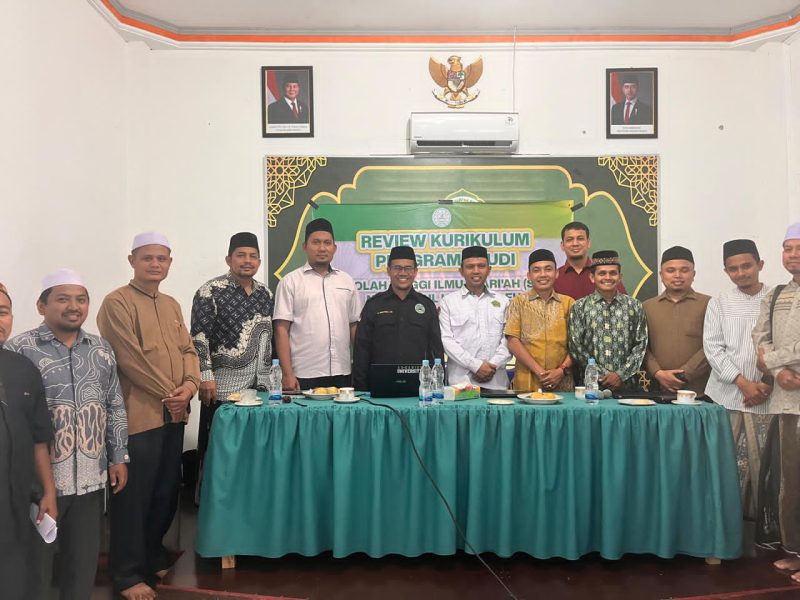STISNU Aceh menggelar kegiatan Review Kurikulum Program Studi menghadirkan dua narasumber kompeten dari Fakultas Syariah dan Hukum UIN Ar-Raniry Banda Aceh, yaitu Dr. Agustin Hanapi dan Dr. Chairul Fahmi, pada Senin, (26/01/2026).