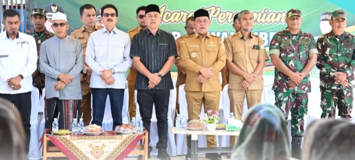 Abdul Mucthi, S. I. Kom, dan Wakil Ketua II, Naisabur, S. Kom, menghadiri peresmian pasar hewan Sibreh di Kecamatan Sukamakmur, Aceh Besar, pada Senin (05/01/2026).