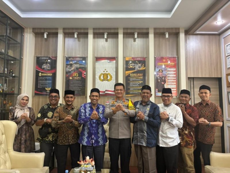 Kepala DSI kota Banda Aceh, Alimsyah bersilaturahmi ke Polresta Banda Aceh  untuk memperkuat sinergi dalam implementasi Syariat Islam kota Banda Aceh, kamis, (12/02/2026)