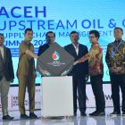 Sekda Aceh, M. Nasir, S.IP, MPA menyampaikan Sambutan sekaligus membuka Aceh Upstream Oil dan Gas Supply Chain Management Summit 2026 di Gedung Dayan Dawood, Darussalam, Senin, 02/02/2026.