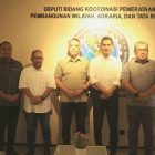 Sekda Aceh, M. Nasir, S.IP, MPA di dampingi kepala Inspektorat, Karo adpem & Karo Adpim melakukan silaturrahmi & diskusi dengan Deputi Bidang Koordinasi Pemerataan Pemabngunan Wilayah Agraria & Tata ruang KemenkoInfra, Nazib Faizal, di Ruang kerja Deputi, Jakarta, Jum'at, (06/02/2026).