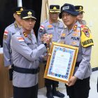 Irjen Pol. Drs. Marzuki Ali Basyah Beri Penghargaan Taruna Akpol dan Personel Polda Aceh atas Aksi Kemanusiaan Pascabencana Aceh Tamiang, Penyerahan penghargaan berlangsung di Gedung Wira Satya Pradana, Mapolres Aceh Tamiang, Jumat (6/2/2026).