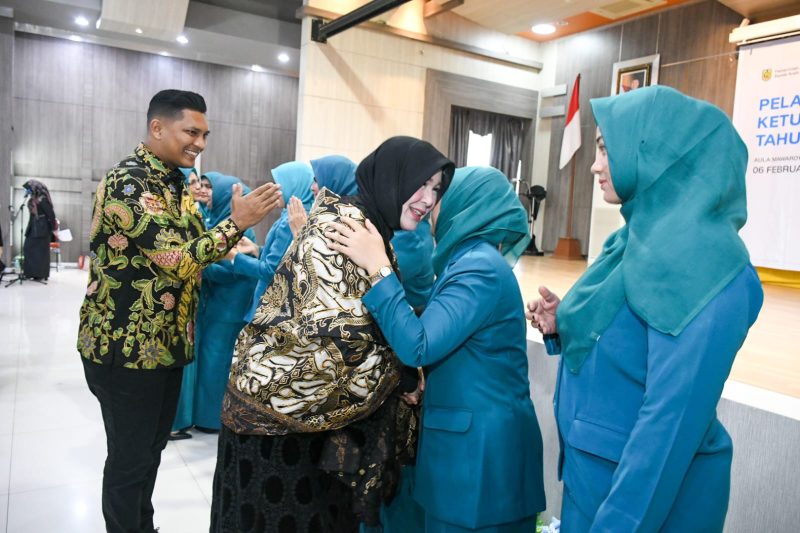 Ketua Pembina TP-PKK Banda Aceh, Wali Kota Illiza Sa’aduddin Djamal mengucapkan selamat dan sukses kepada para Ketua TP PKK kecamatan yang hari ini resmi dilantik,Turut hadir dalam acara tersebut,wakil wali kota Afdhal Khalilullah, Sekdako Jalaluddin, Ketua DWP Siti Hajar, dan tujuh camat di lingkungan Pemko Banda Aceh, jum'at, (06/02/2026).