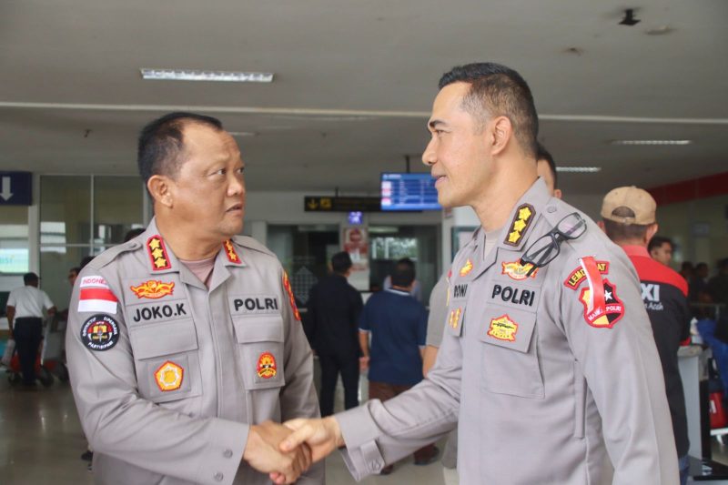 Mahasiswa STIK yang tiba melalui Bandara SIM disambut Wakapolda Aceh Brigjen Pol.Ari Wahyu Widodo, S. I. K, didampingi Irwasda, Karo SDM dan Kabid Humas Polda Aceh.
Kabid Humas Polda Aceh Kombes Pol. Joko Krisdiyanto, S.I.K., senin (9/2/2026).