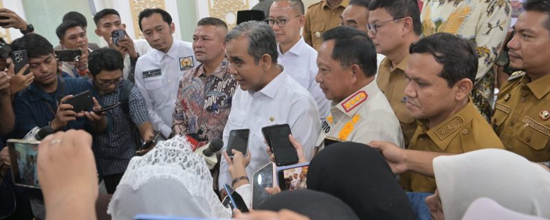Wakil Gubernur Aceh, Fadlullah, SE, mengikuti pertemuan dengan Pimpinan MPR RI, dan Mendagri Tito Karnavian  dalam rangka penyerahan bantuan untuk 8 Kabupaten yang terdampak bencana Hidro meteorologi di Potensi Daerah Sekda Aceh Banda Aceh, 10/2/2026