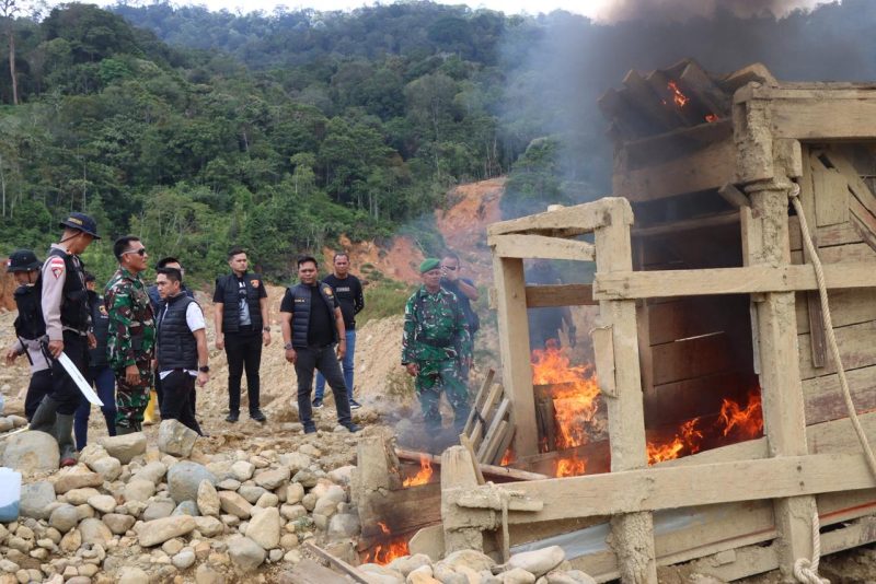 Polres Pidie bersama Polda Aceh dan TNI di kawasan pergunungan Geumpang, Kabupaten Pidie, Senin (9/2/2026).