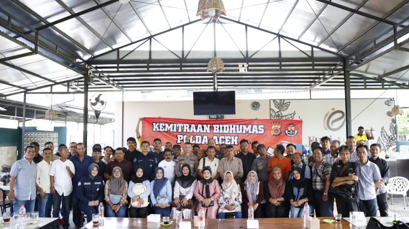 Polda Aceh memperkuat kolaborasi dengan insan pers melalui forum coffee morning untuk menjaga stabilitas informasi publik di era digital (11/2/2026).