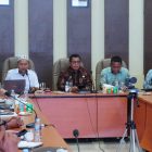 Sekda Aceh Besar Bahrul Jamil S.Sos M.Si memimpin FGD Indonesia Blue Economy for Coastal Livelihoods di Kantor Bupati Aceh Besar, Kota Jantho, Kamis (12/02/2026)
FOTO/MC ACEH BESAR