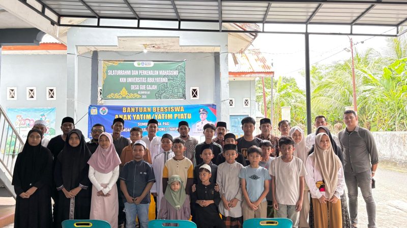 Para Anak Yatim Gampong Gue Gajah Usai Penyerahan bantuan Sumbangan dari Ardian Keuchik Gue Gajah, berlangsung di Gampong Gue Gajah, Darul Imarah, Aceh Besar, Jumat, (13/02/2026).