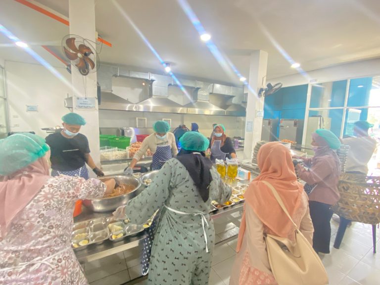 Dinkes Kota Banda  Aceh melaksanakan monitoring dan evaluasi (monev) Program Gizi dan Kesehatan Lingkungan di Satuan Pelayanan Pemenuhan Gizi (SPPG) Desa Lambung, pada Jumat (6/02/2026).