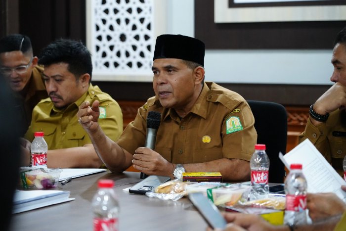 Plt. Kadisdik Aceh, Murthalamuddin, S.Pd., MSP, menyampaikan bahwa try out ini merupakan wujud komitmen Disdik Aceh dalam meningkatkan kesiapan akademik dan mental siswa dalam menghadapi UTBK-SNBT.